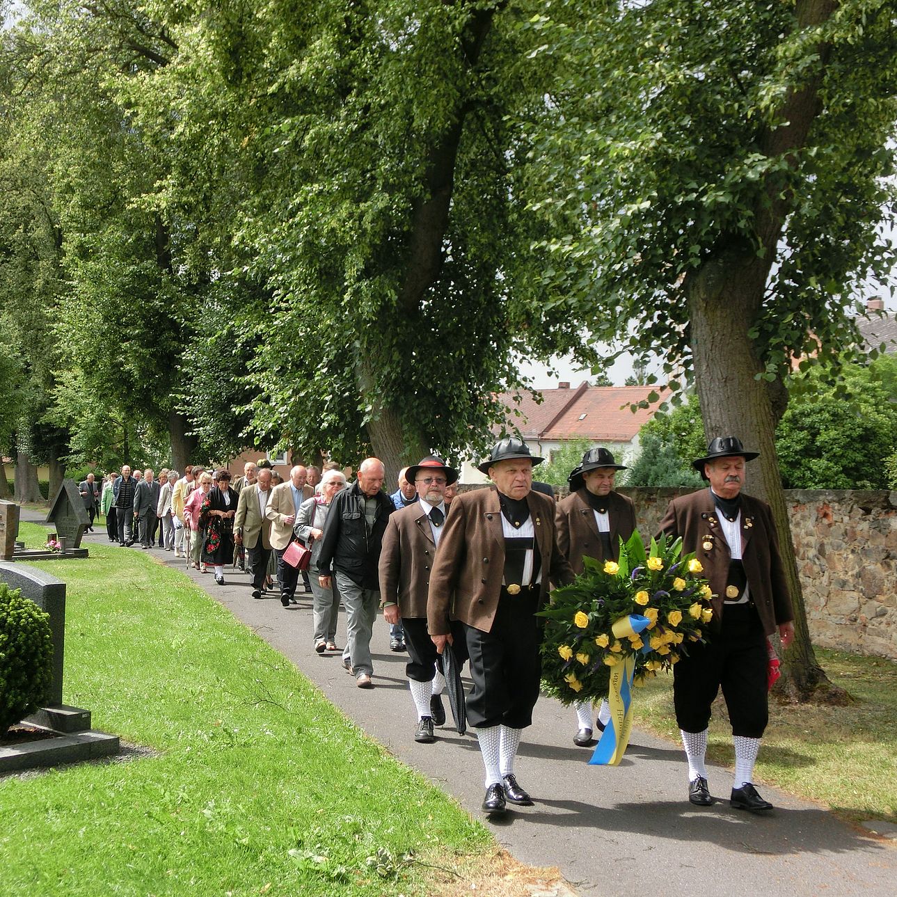 Bürger auf dem Friedhof