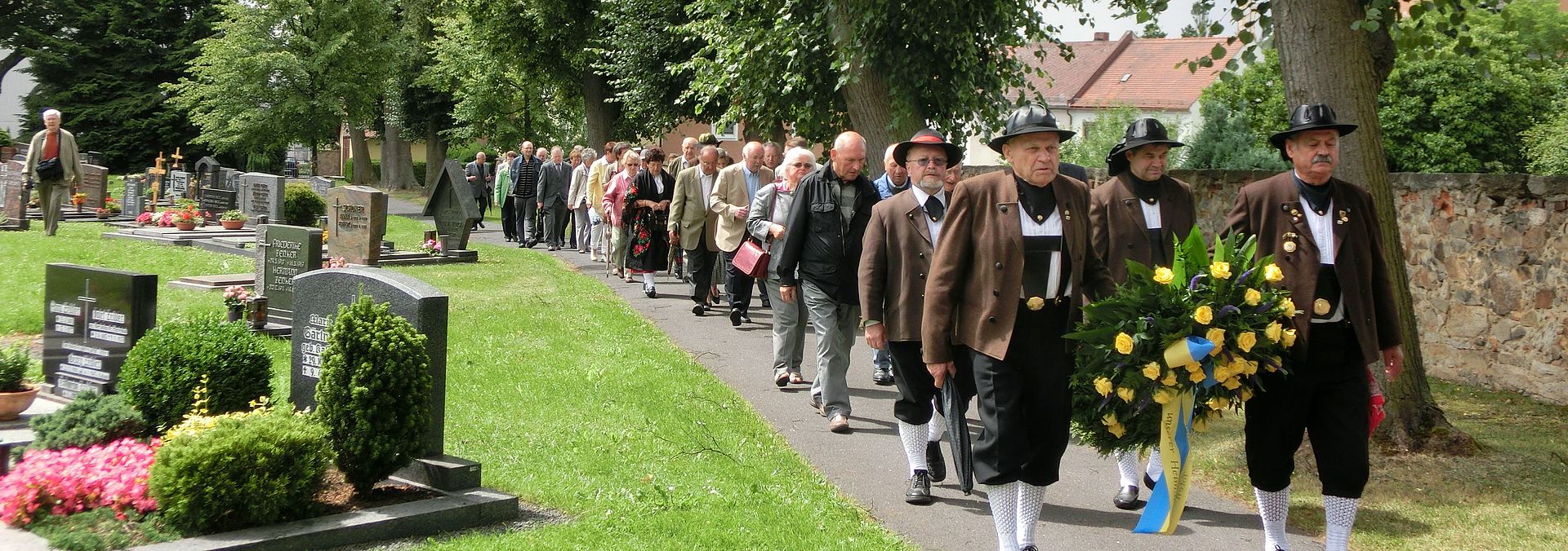 Bürger auf dem Friedhof